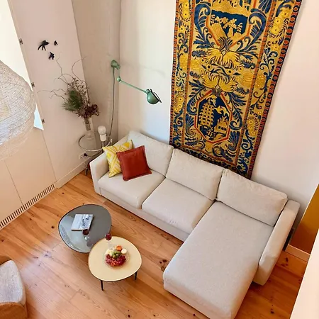 Stylish Near Timeout Market Daire *