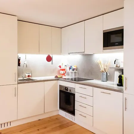 Stylish Near Timeout Market Apartment *