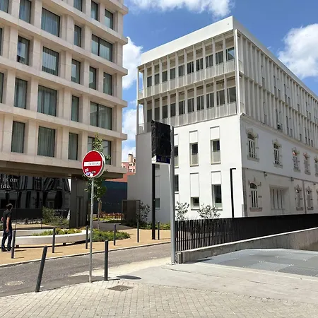 Stylish Near Timeout Market